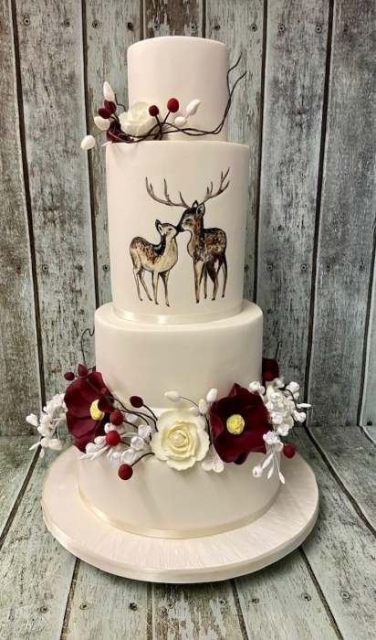hand-painted-winter-deer-with-extra-large-sugar-flowers-and-berries