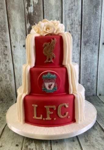 Liverpool-wedding-cake-with-sugar-flowers-
