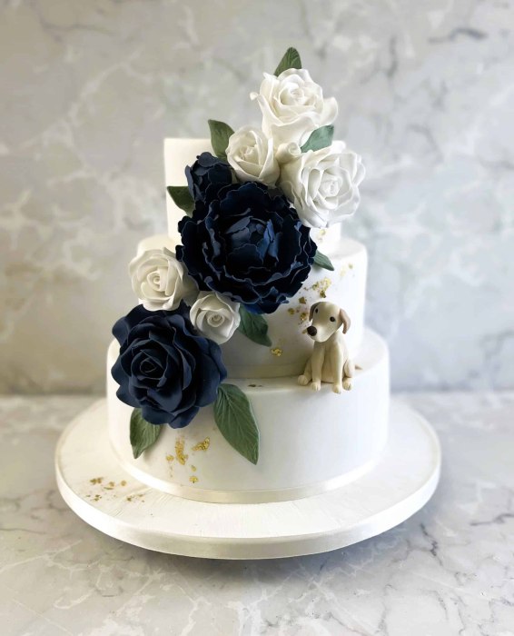 Wedding cake with sugar roses and Dog