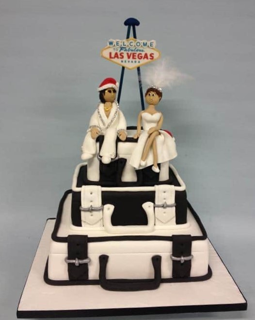 wedding-cake-suitcases-