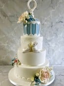 Birdcage-wedding-cake-with-love-birds