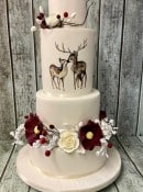 hand-painted-winter-deer-with-extra-large-sugar-flowers-and-berries