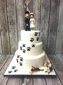 paw-print-wedding-cake-with-dogs