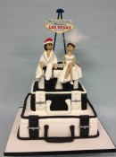 wedding-cake-suitcases-