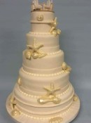 wedding-cake-with-seaside-theme-and-shells