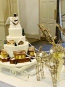 winter-wonderlsand-christmas-village-wedding-cake-