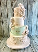 world-map-and-edged-flowers-wedding-cake-