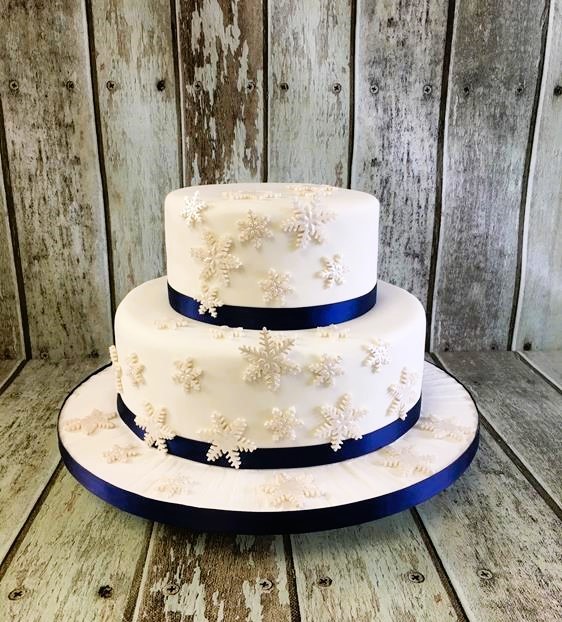 2-tier-snow-flake-wedding-cake-1