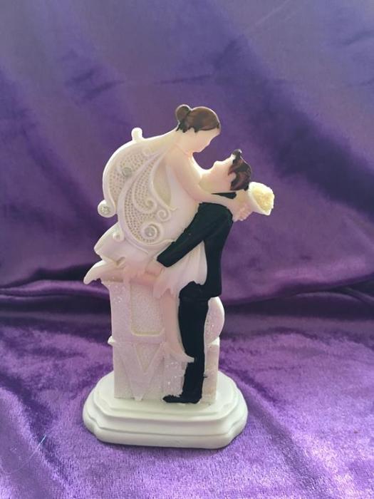 art deco bride and groom wedding cake topper