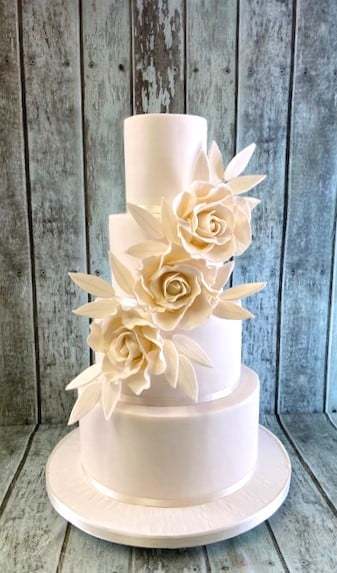 3-lage-vintage-sugar-roses-wedding-cake-