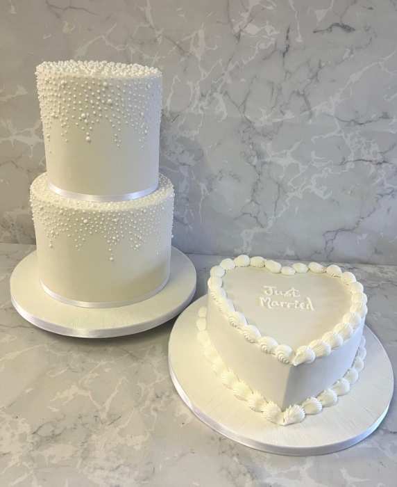 sweet heart single tier wedding and 2 tier pearl wedding cake