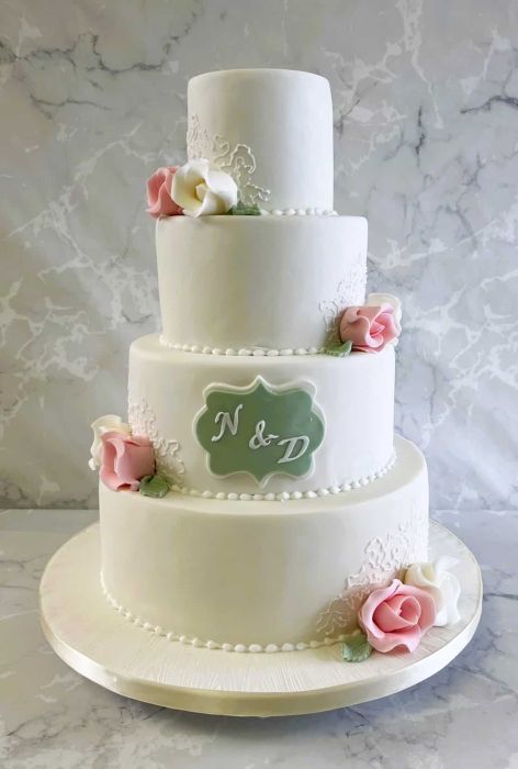 4-tier-sage-green-and-pale-pink-delicate-piping-on-the-corners-with-sugar-roses-and-Initals-