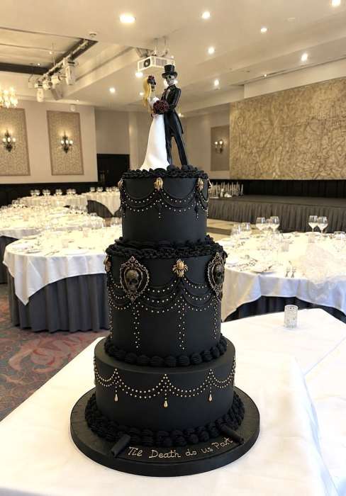 Black-wedding-cake
