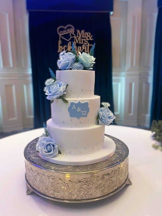 Blue-and-White-wedding-caske-