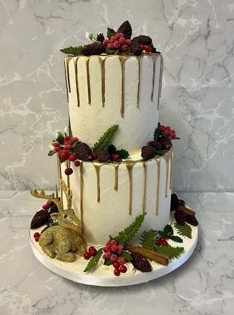 Christmas-Drip-wedding Cake