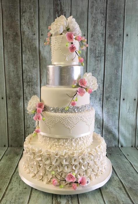 Wedding cake Dublin Ireland  , novelty sports fashion  princess  vintage cake Dublin Ireland