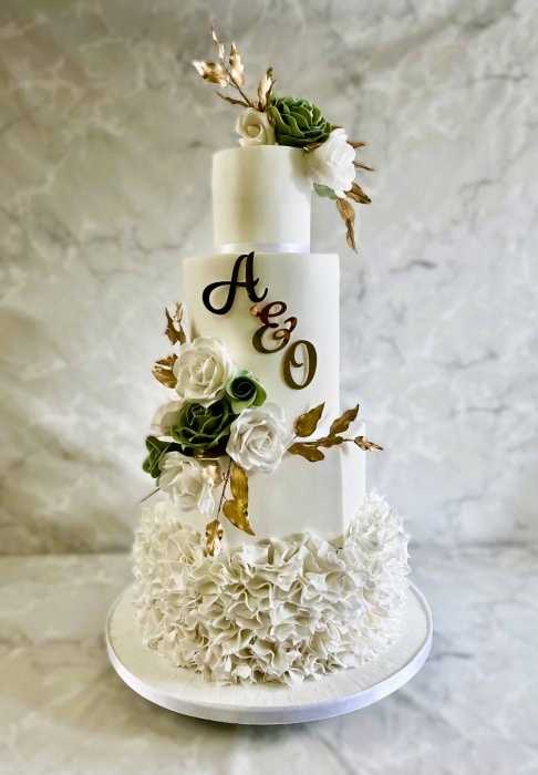 Stunning wedding cake with different shapes and sugar roses