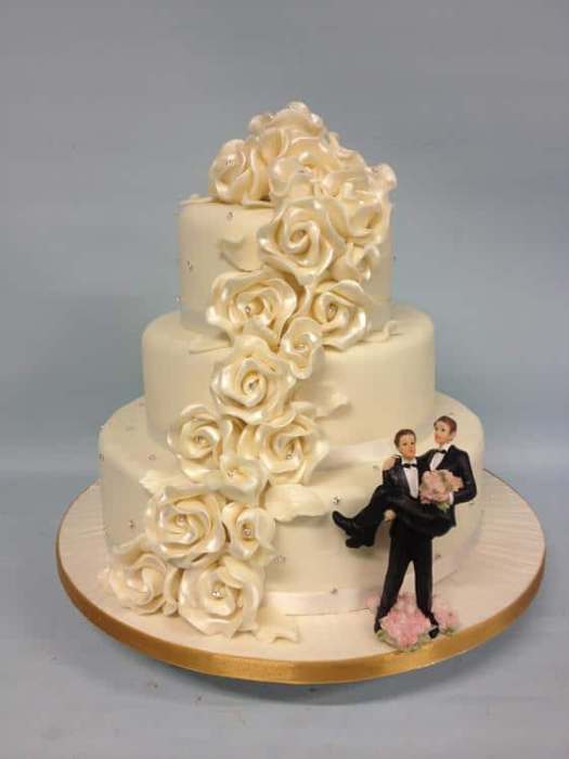 Phoebe Beautiful wedding cake with cascading sugar roses