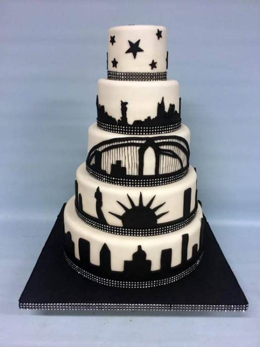 New York Skyline Black and White wedding cake