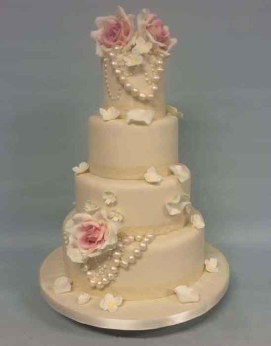 Wedding cake with pearls and pink roses