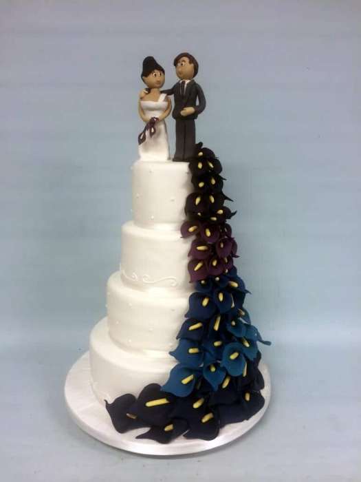 Peacock inspired wedding cake with sugar calla lilies and sugar cake topper