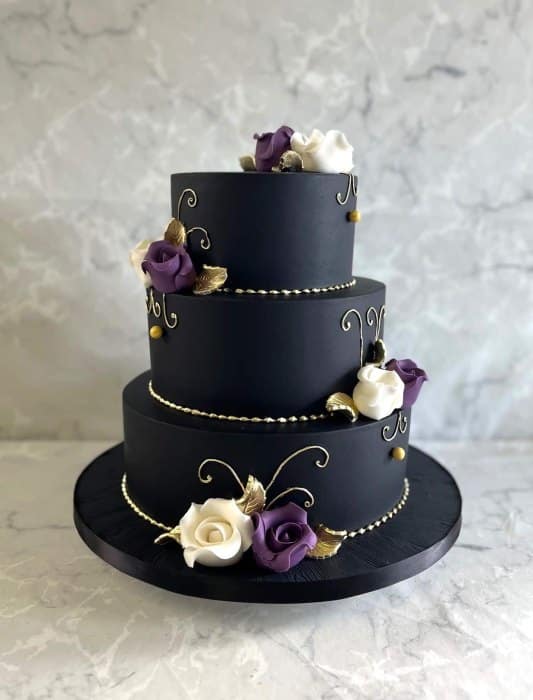 Black iwedding cake