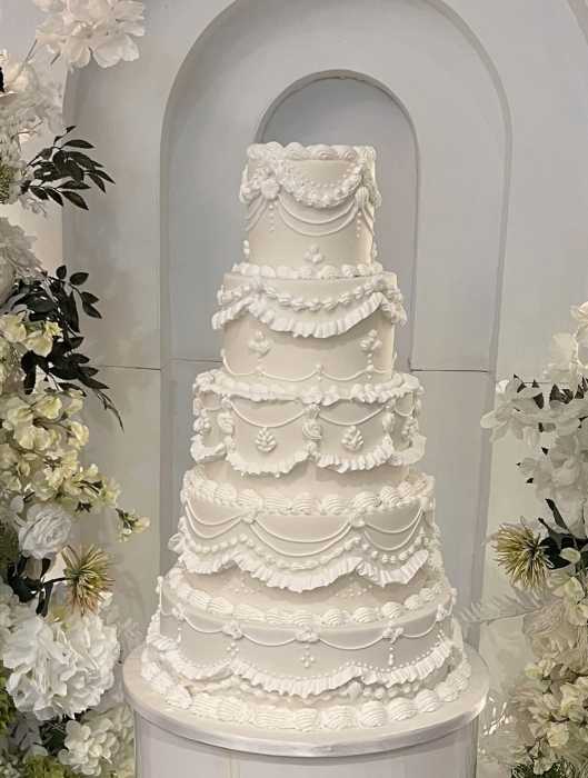 Lambeth-large-wedding-cake