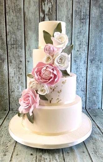 Lana's-delicate-Roses-with-gold-leaf- wedding cake