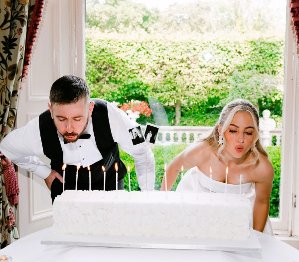 Long-Weddinng-cake-Modern-style-table-cake