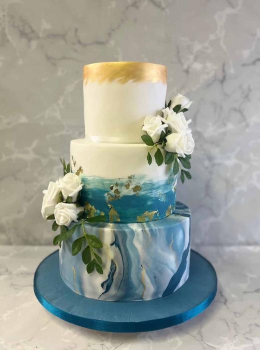Marble-blue colour-wash-wedding-cake-with-hand-painted-gold-rim