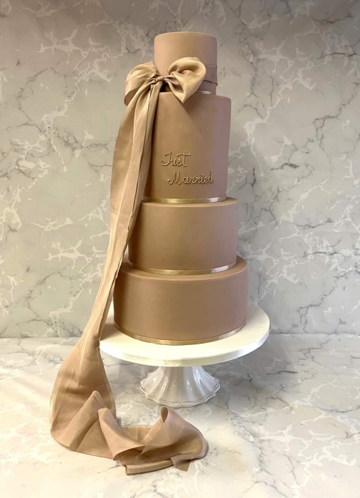 Tall-Mocha-jusdt-married-wedding-cake-