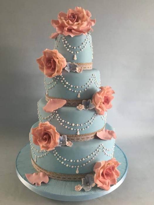 Vintage wedding cake blue
