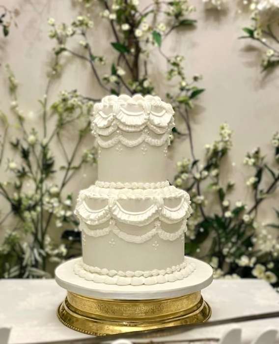 Lambeth style wedding cake