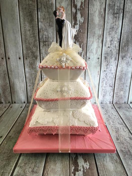 coral cushion wedding cake