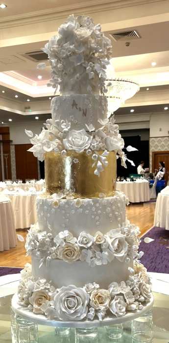 gold-leaf-and-hand-made-sugar-flowers-wedding cake