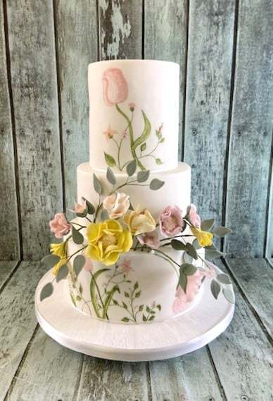 hand-painmted-florals-with-fantasy-sugar-flowers-