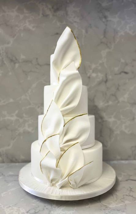 icing-Spears -pleated-wedding-cake-