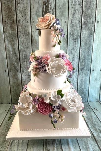 large-mixed-shapes-with-over-sized-sugar-flowers-