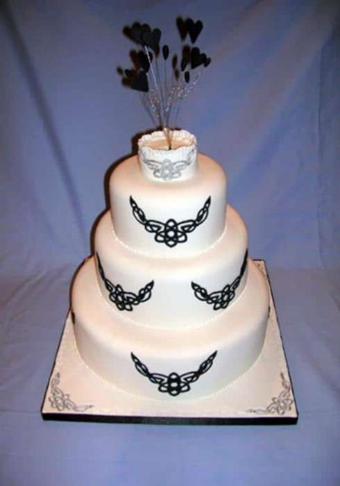 Tara , Celtic wedding cake design in black and white