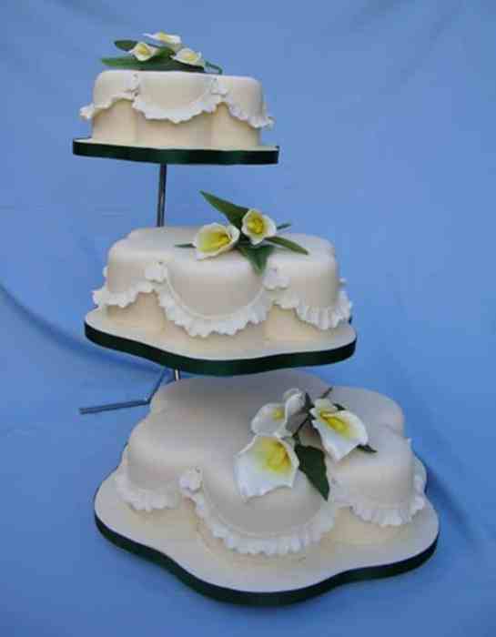 3 x petal shaped wedding cake on a stand
