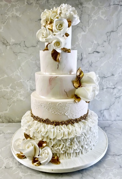 marble-wedding-cake-with-ruffles-and-sugar-flowers-