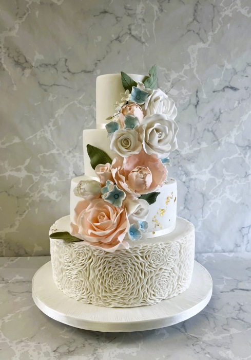 rosettes-and-hand-made-sugar-flowers-and-gold-leaf