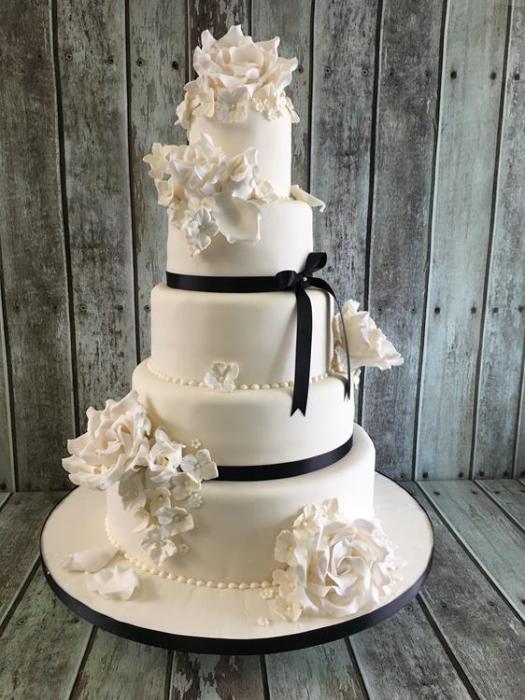 vintage rose wedding cake