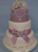 button sand pearls wedding cake