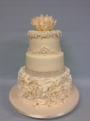 ruffles wedding cake with delicate piping