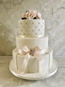 Stripes-and-diamante-pins-wedding-cake-