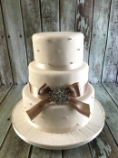bow and diamond wedding cake