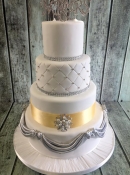 ivcing swags and diamond wedding cake