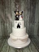 micky and mini disney wedding cake