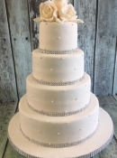pearl wedding cake with diamond bands